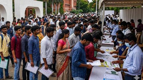 നീറ്റ് അനിശ്ചിതത്വം: തമിഴ്‌നാട്ടിൽ എൻജിനിയറിങ് പ്രവേശനത്തിന് വൻ തിരക്ക്