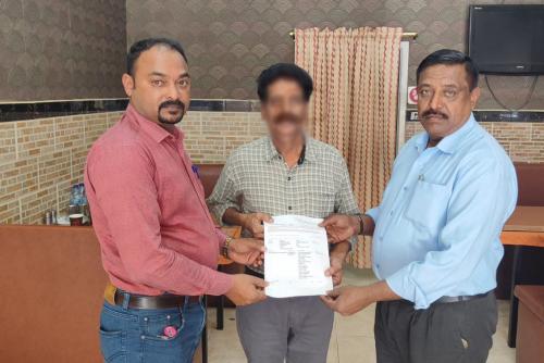 യാത്രാടിക്കറ്റ് നൽകി കൊല്ലം പ്രവാസി അസോസിയേഷൻ  