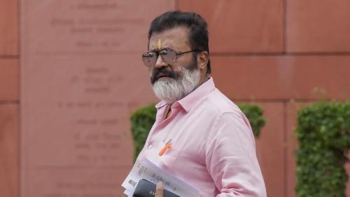 രാജി വാർത്തകൾ തള്ളി സുരേഷ് ഗോപി; 'സിനിമാ കഥകൾ വിശ്വസിക്കരുത്'