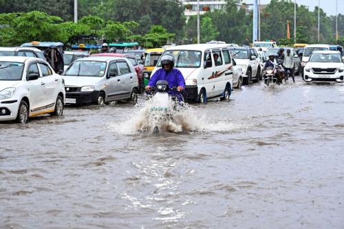 കനത്ത മഴയും കാറ്റും: നാളെ കേരളത്തിലെ നാല് ജില്ലകളിലെ വിദ്യാഭ്യാസ സ്ഥാപനങ്ങൾക്ക് അവധി കനത്ത മഴയും കാറ്റും: നാളെ കേരളത്തിലെ നാല് ജില്ലകളിലെ വിദ്യാഭ്യാസ സ്ഥാപനങ്ങൾക്ക് അവധി