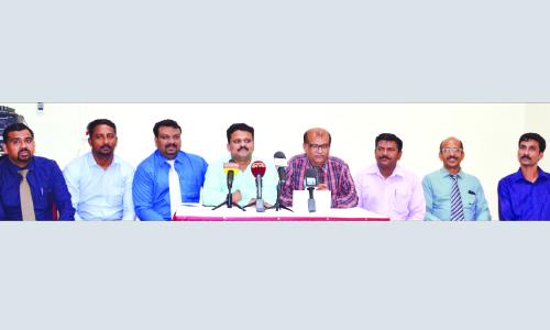 എസ്.എൻ.സി­.എസി­ന്റെ­ നവരാ­ത്രി­ പരി­പാ­ടി­കളിൽ‍ കവാ­ലം ശ്രീ­കു­മാർ‍ എഴു­ത്തി­നി­രു­ത്താ­നെ­ത്തു­ന്നു­