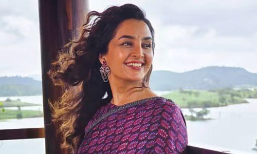 മഞ്ജു വാര്യർക്ക് ഇന്ന് പിറന്നാൾ മധുരം മഞ്ജു വാര്യർക്ക് ഇന്ന് പിറന്നാൾ മധുരം