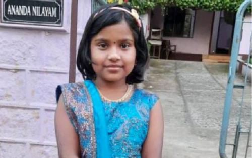 മൊബൈൽഫോൺ പൊട്ടിത്തെറിച്ച് തൃശൂരിൽ എട്ടുവയസുകാരി മരിച്ചു മൊബൈൽഫോൺ പൊട്ടിത്തെറിച്ച് തൃശൂരിൽ എട്ടുവയസുകാരി മരിച്ചു