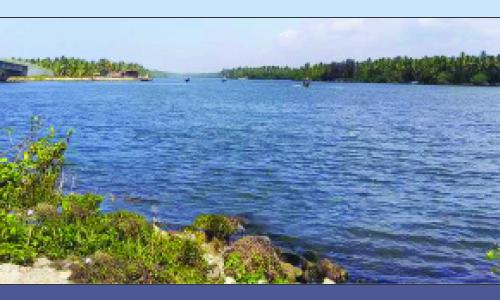 മു­തലപ്പൊ­ഴി­യിൽ വീ­ണ്ടും ബോ­ട്ടപകടം ; ഇന്നലെ­  മറി­ഞ്ഞത് രണ്ട് ബോ­ട്ടു­കൾ