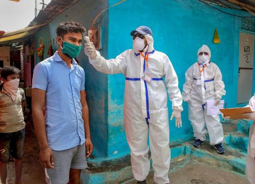 കോവിഡ്; ഇന്ത്യയിൽ പ്രതിദിന നിരക്കിൽ ഗണ്യമായ കുറവ് കോവിഡ്; ഇന്ത്യയിൽ പ്രതിദിന നിരക്കിൽ ഗണ്യമായ കുറവ്