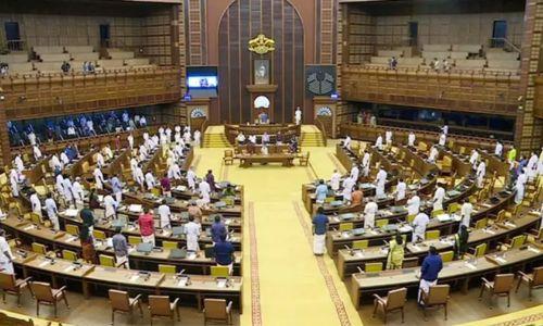 1000 ബാർ നൽകി, പ്ലസ് വൺ സീറ്റ് നൽകിയില്ലെന്ന് പ്രതിപക്ഷം; സഭയിൽ ബഹളം 1000 ബാർ നൽകി, പ്ലസ് വൺ സീറ്റ് നൽകിയില്ലെന്ന് പ്രതിപക്ഷം; സഭയിൽ ബഹളം