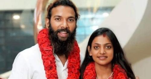 കുംഭമേള വൈറൽ താരം മൈനർ; ഭർത്താവ് ഫർമാൻ ഖാനെതിരെ പോക്സോ കേസ്