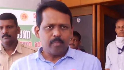 കേന്ദ്രത്തിന്റെ കൊറോണ മാനദണ്ഡങ്ങള്‍ക്ക് വിരുദ്ധമായി കാസർഗോഡ് കളക്ടർ പ്രവർത്തിച്ചതായി ആരോപണം