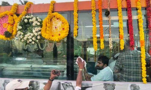 പുതുപ്പള്ളി ഹൗസിനോട് വിടചൊല്ലി ജനനായകൻ ജന്മനാട്ടിലേക്ക്