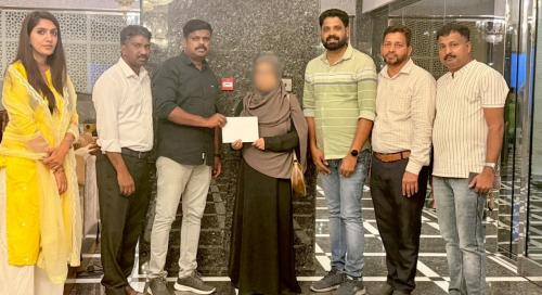 തുടർചികിത്സയ്ക്ക് നാട്ടിലേക്ക് മടങ്ങുന്ന കൊല്ലം സ്വദേശിനിക്ക് യാത്രാ ടിക്കറ്റ് നൽകി കെ.പി.എ