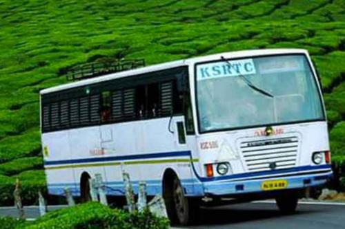 സ്ത്രീകൾക്ക് സൗജന്യ യാത്ര: സ്വകാര്യ ബസ് മേഖല തകരുമെന്ന് ഉടമകൾ; യുഡിഎഫ് ഗ്യാരന്റിക്കെതിരെ പ്രതിഷേധം