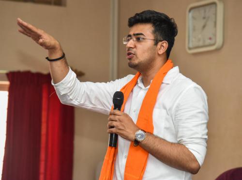കേരളത്തിൽ നിന്ന് കമ്മ്യൂണിസത്തെ നിർമാർജനം ചെയ്യും; പിണറായി വിജയനെ വെല്ലുവിളിച്ച് തേജസ്വി സൂര്യ കേരളത്തിൽ നിന്ന് കമ്മ്യൂണിസത്തെ നിർമാർജനം ചെയ്യും; പിണറായി വിജയനെ വെല്ലുവിളിച്ച് തേജസ്വി സൂര്യ