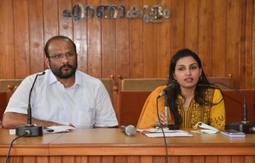 എറണാകുളം ജില്ലയിൽ ഒക്ടോബർ 30ന് അകം വളർത്തുനായ്ക്കൾക്ക് ലൈസൻസ് എടുക്കണമെന്ന് കളക്ടർ എറണാകുളം ജില്ലയിൽ ഒക്ടോബർ 30ന് അകം വളർത്തുനായ്ക്കൾക്ക് ലൈസൻസ് എടുക്കണമെന്ന് കളക്ടർ