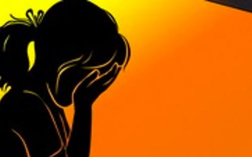 പത്തനംതിട്ടയിൽ പത്താം ക്ലാസുകാരിക്ക് ക്രൂരപീഡനം: അച്ഛനടക്കം ഏഴുപേർ പ്രതികൾ