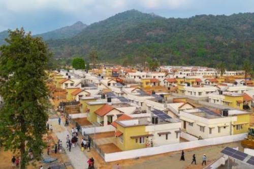 വയനാട് ടൗൺഷിപ്പിൽ 30 വീടുകൾ കൂടി ഇന്ന് കൈമാറും; 178 വീടുകളും പൂർത്തിയായ ശേഷം മാത്രം താമസമെന്ന് ദുരന്തബാധിതർ