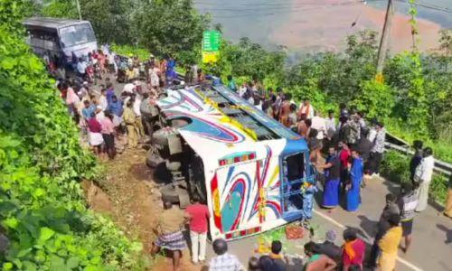 ഇടുക്കിയിൽ ശബരിമല തീര്ത്ഥാടകര് സഞ്ചരിച്ച ബസ് നിയന്ത്രണം വിട്ട് മറിഞ്ഞു; ആറു പേര്ക്ക് പരിക്ക് ഇടുക്കിയിൽ ശബരിമല തീര്ത്ഥാടകര് സഞ്ചരിച്ച ബസ് നിയന്ത്രണം വിട്ട് മറിഞ്ഞു; ആറു പേര്ക്ക് പരിക്ക്
