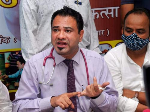 ഡോ. കഫീൽ ഖാനെ യുപി സർക്കാർ സർവീസിൽ നിന്നും പിരിച്ചുവിട്ടു