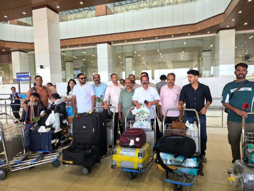 ബി.കെ.എസ്.എഫ് - ബി.എം.ബി.എഫ് വിമാനയാത്ര: യാത്രക്കാർക്ക് കൊച്ചിയിൽ ഊഷ്മള സ്വീകരണം