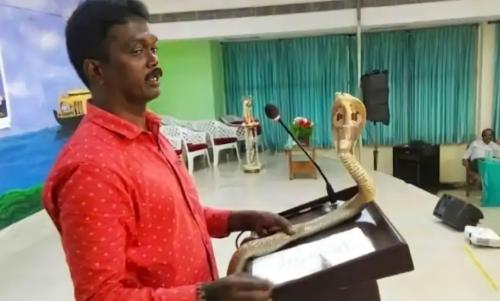 സെമിനാറിനിടെ പാമ്പിനെ പ്രദർശിപ്പിച്ച സംഭവത്തിൽ വാവ സുരേഷിന് മുൻകൂർ ജാമ്യം സെമിനാറിനിടെ പാമ്പിനെ പ്രദർശിപ്പിച്ച സംഭവത്തിൽ വാവ സുരേഷിന് മുൻകൂർ ജാമ്യം