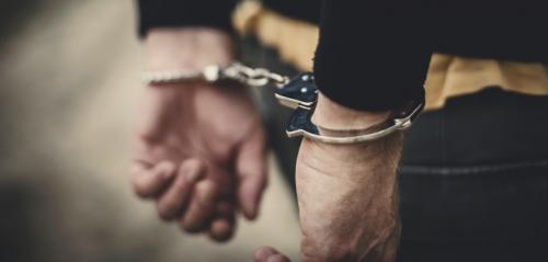 കൊ​ച്ചി​യി​ലെ ആ​ഡം​ബ​ര ഹോ​ട്ട​ലു​ക​ളി​ൽ‍ ന​ട​ന്ന പ​രി​ശോ​ധ​ന​യി​ൽ നാ​ല് പേർ അറസ്റ്റിൽ