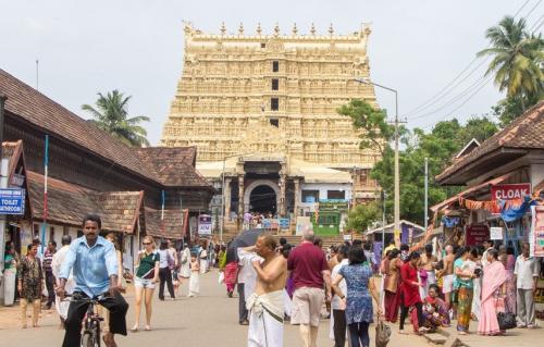 പത്മനാഭസ്വാമി ക്ഷേത്രത്തിലെ സാമ്പത്തിക പ്രതിസന്ധി സുപ്രിംകോടതിയെ അറിയിച്ച് ഭരണസമിതി