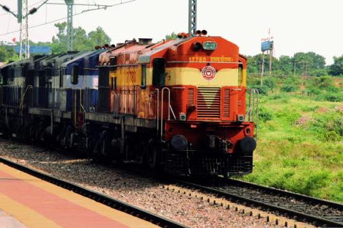 കേരളത്തിലൂടെ സർവീസ് നടത്തുന്ന 44 തീവണ്ടികൾകൂടി റദ്ദാക്കി കേരളത്തിലൂടെ സർവീസ് നടത്തുന്ന 44 തീവണ്ടികൾകൂടി റദ്ദാക്കി