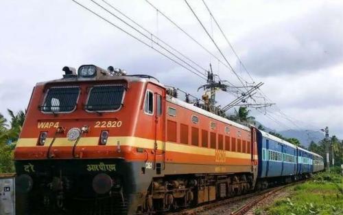 അനുമതിയില്ലാതെ ഫോട്ടോ എടുക്കുന്നത് തടഞ്ഞ യാത്രക്കാരെ ട്രെയിനിൽ നിന്ന് തള്ളിയിട്ടു അനുമതിയില്ലാതെ ഫോട്ടോ എടുക്കുന്നത് തടഞ്ഞ യാത്രക്കാരെ ട്രെയിനിൽ നിന്ന് തള്ളിയിട്ടു