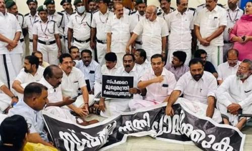 സ്പീക്കറുടെ ഓഫീസ് ഉപരോധിച്ച് പ്രതിപക്ഷം സ്പീക്കറുടെ ഓഫീസ് ഉപരോധിച്ച് പ്രതിപക്ഷം