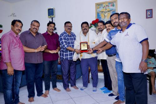 ദീപക് തണലിന് കായംകുളം പ്രവാസി കൂട്ടായ്മ യാത്രയയപ്പ് നൽകി