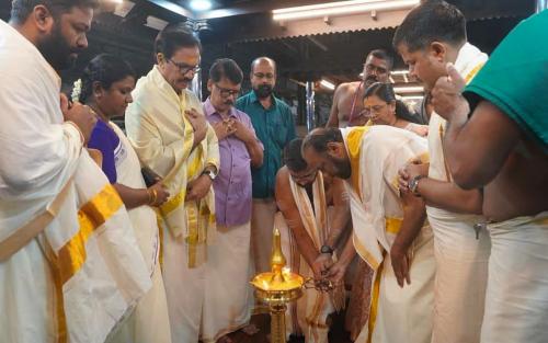 കണ്ണന്റെ തിരുമുറ്റത്ത് മംഗല്യനിറവ്: ഗുരുവായൂരിൽ 416 ജോഡികൾ വിവാഹിതരായി റെക്കോർഡ്