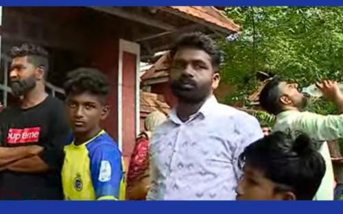 ബ്ലാസ്റ്റേഴ്സ് സെലക്ഷന് ട്രയല്സ് തടഞ്ഞ് പി.വി.ശ്രീനിജന് എംഎല്എ; സ്കൂളിന്റെ ഗേറ്റ് പൂട്ടി ബ്ലാസ്റ്റേഴ്സ് സെലക്ഷന് ട്രയല്സ് തടഞ്ഞ് പി.വി.ശ്രീനിജന് എംഎല്എ; സ്കൂളിന്റെ ഗേറ്റ് പൂട്ടി