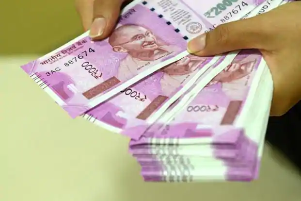 ആർക്കും വേണ്ടാത്ത നോട്ടെന്ന് ആർബിഐ: 2000 രൂപ നോട്ടുകളുടെ അച്ചടി നിർത്തി