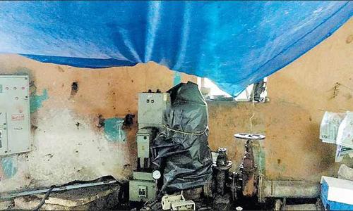 കോന്നിയിൽ പന്പ് ഹൗസ് ചോരുന്നു : ജലവിതരണം അവതാളത്തിൽ കോന്നിയിൽ പന്പ് ഹൗസ് ചോരുന്നു : ജലവിതരണം അവതാളത്തിൽ
