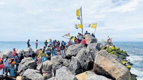 വിഴിഞ്ഞം തുറമുഖം; സർക്കാരിനെതിരെ രൂക്ഷ വിമർശനവുമായി ലത്തീൻ അതിരൂപത സർക്കുലർ വിഴിഞ്ഞം തുറമുഖം; സർക്കാരിനെതിരെ രൂക്ഷ വിമർശനവുമായി ലത്തീൻ അതിരൂപത സർക്കുലർ