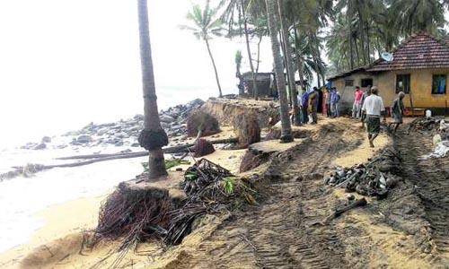 ഉപ്പളയിൽ കടലാക്രമണം രൂക്ഷം ഉപ്പളയിൽ കടലാക്രമണം രൂക്ഷം