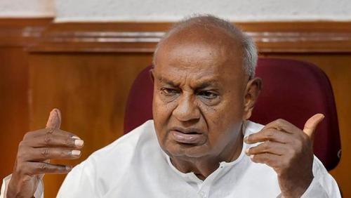 കർണാടക സർക്കാർ അഞ്ച് വർഷം തികയ്ക്കില്ലെന്ന് ദേവഗൗഡ: വിവാദമായതോടെ തിരുത്തി