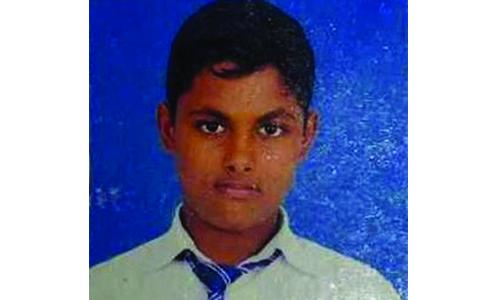 ഇരുന്നുനടത്തത്തിന് ശിക്ഷിച്ച പത്താം ക്ലാസ് വി­ദ്യാ­ർ­ത്ഥി­ കു­ഴഞ്ഞു­വീണ് മരി­ച്ചു­