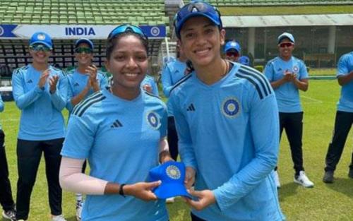 അഭിമാനമായി മലയാളി താരം മിന്നുമണി; അരങ്ങേറ്റ മത്സരത്തിലെ ആദ്യ ഓവറിൽ വിക്കറ്റ് അഭിമാനമായി മലയാളി താരം മിന്നുമണി; അരങ്ങേറ്റ മത്സരത്തിലെ ആദ്യ ഓവറിൽ വിക്കറ്റ്