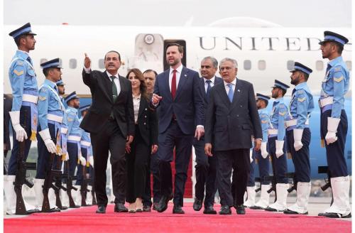 ഇറാൻ-അമേരിക്ക സമാധാന ചർച്ചകൾക്ക് ഇസ്‌ലാമാബാദിൽ തുടക്കം; ഉന്നതതല സംഘം പാക്കിസ്ഥാനിലെത്തി