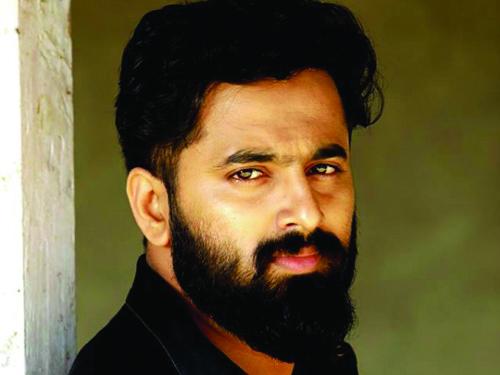 ഉണ്ണി മുകുന്ദന്റെ പേരില്‍ അശ്ലീലസന്ദേശം; പരാതിയുമായി അച്ഛന്‍