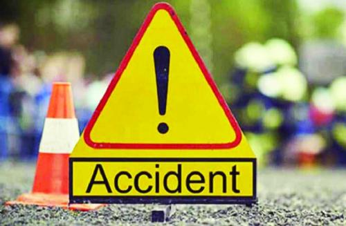 സ്വ​കാ​ര്യ ബ​സി​ൽ‌ നിന്ന് അമ്മയും മകളും തെറിച്ചു വീണു; അമ്മ മരിച്ചു