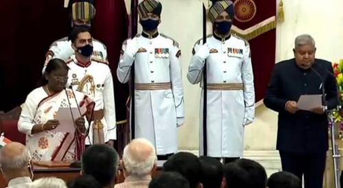 ഉപരാഷ്ട്രപതിയായി ജഗ്ദീപ് ധൻകർ സത്യപ്രതിജ്ഞ ചെയ്തു ഉപരാഷ്ട്രപതിയായി ജഗ്ദീപ് ധൻകർ സത്യപ്രതിജ്ഞ ചെയ്തു