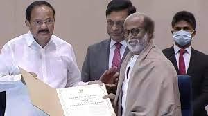 ദാദാസാഹിബ് ഫാൽക്കെ പുരസ്കാരം രജനികാന്ത് ഏറ്റുവാങ്ങി ദാദാസാഹിബ് ഫാൽക്കെ പുരസ്കാരം രജനികാന്ത് ഏറ്റുവാങ്ങി