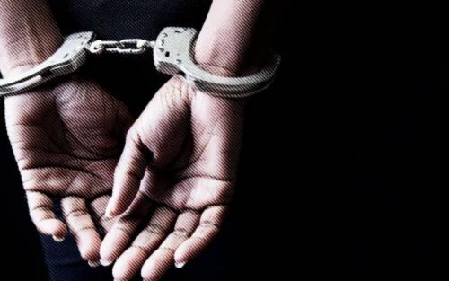 പ്രണയബന്ധം; യുവാവിനെതിരേ ക്വട്ടേഷന് നല്കിയ കാമുകി പിടിയില് പ്രണയബന്ധം; യുവാവിനെതിരേ ക്വട്ടേഷന് നല്കിയ കാമുകി പിടിയില്