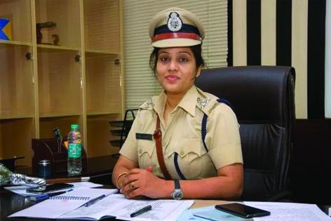 ശശികലയ്ക്കു പ്രത്യേക സൗകര്യങ്ങൾ : റിപ്പോർട്ട് നൽകിയ ജയിൽ ഡിഐജിയെ സ്ഥലംമാറ്റി