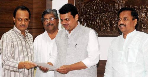 എന്‍സിപി നേതാവ് അജിത് പവാര്‍ ഉപമുഖ്യമന്ത്രിസ്ഥാനം രാജിവച്ചു