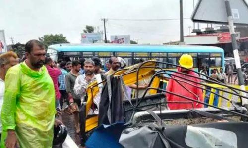 കാസർഗോഡ് തലപ്പാടിയിൽ ബസ് അപകടം; അഞ്ച്പേർ മരിച്ചു കാസർഗോഡ് തലപ്പാടിയിൽ ബസ് അപകടം; അഞ്ച്പേർ മരിച്ചു