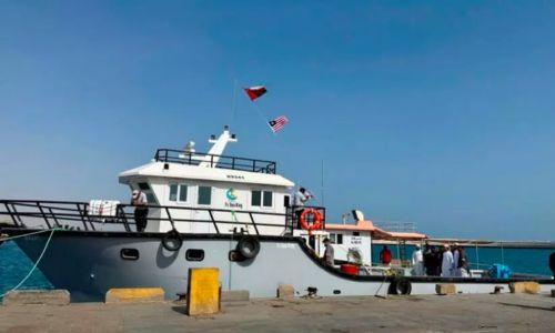 ഒമാൻ നിർമിത ആദ്യ മത്സ്യബന്ധന കപ്പൽ കൈമാറി