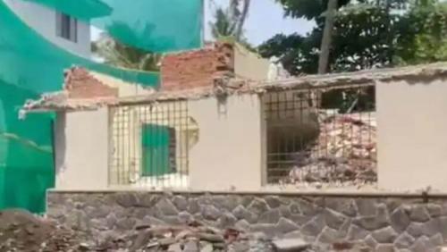 മരടിൽ കെട്ടിടം പൊളിക്കുന്നതിനിടെ അപകടം; രണ്ട് മരണം മരടിൽ കെട്ടിടം പൊളിക്കുന്നതിനിടെ അപകടം; രണ്ട് മരണം