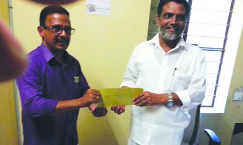 സാ­ന്ത്വനം ചാ­രി­റ്റി­ ഗ്രൂ­പ്പ് ധനസഹാ­യം നൽ­കി­